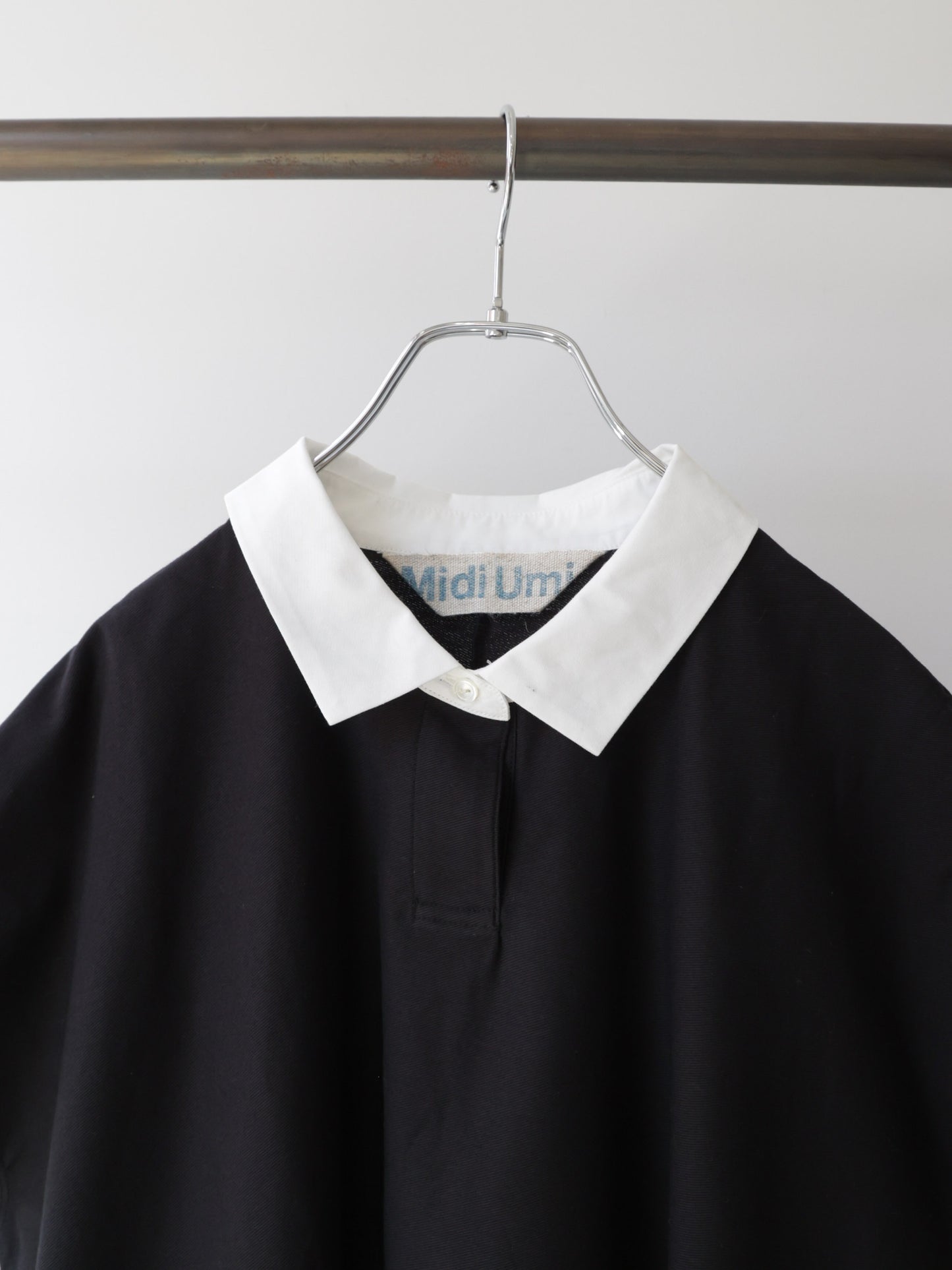 polo no sleeve pullover