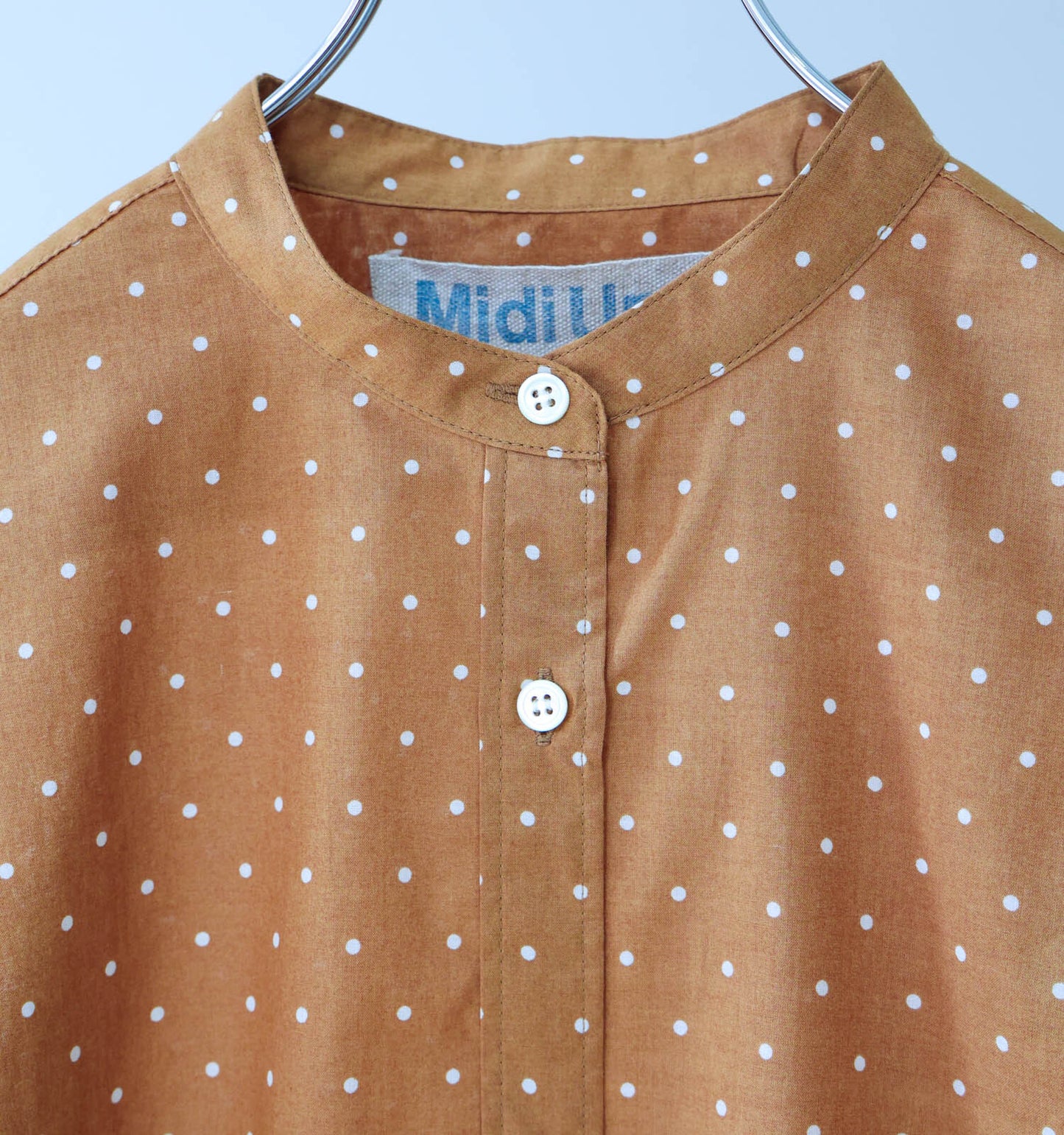 dots band collar shirt