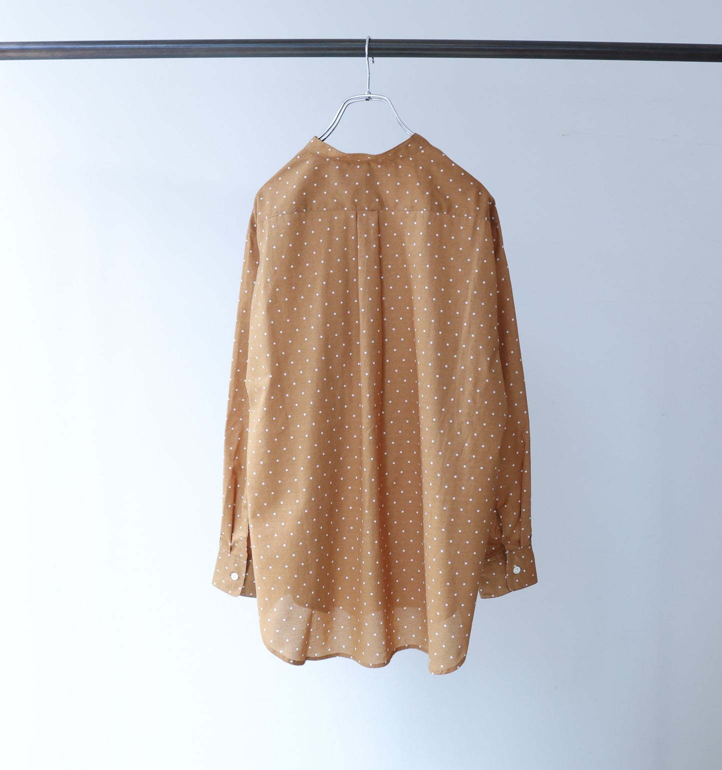 dots band collar shirt