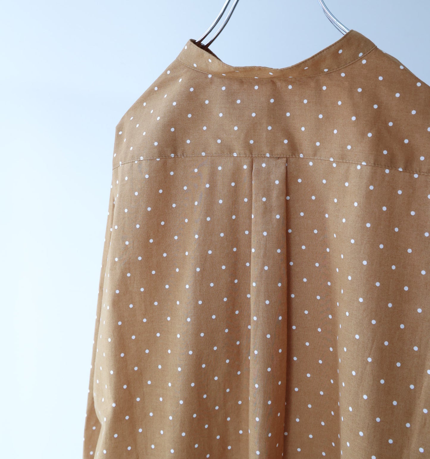 dots band collar shirt