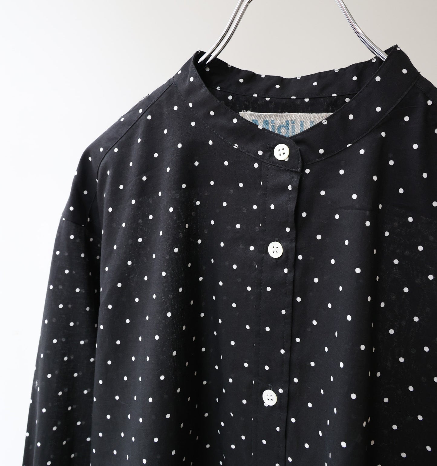 dots band collar shirt
