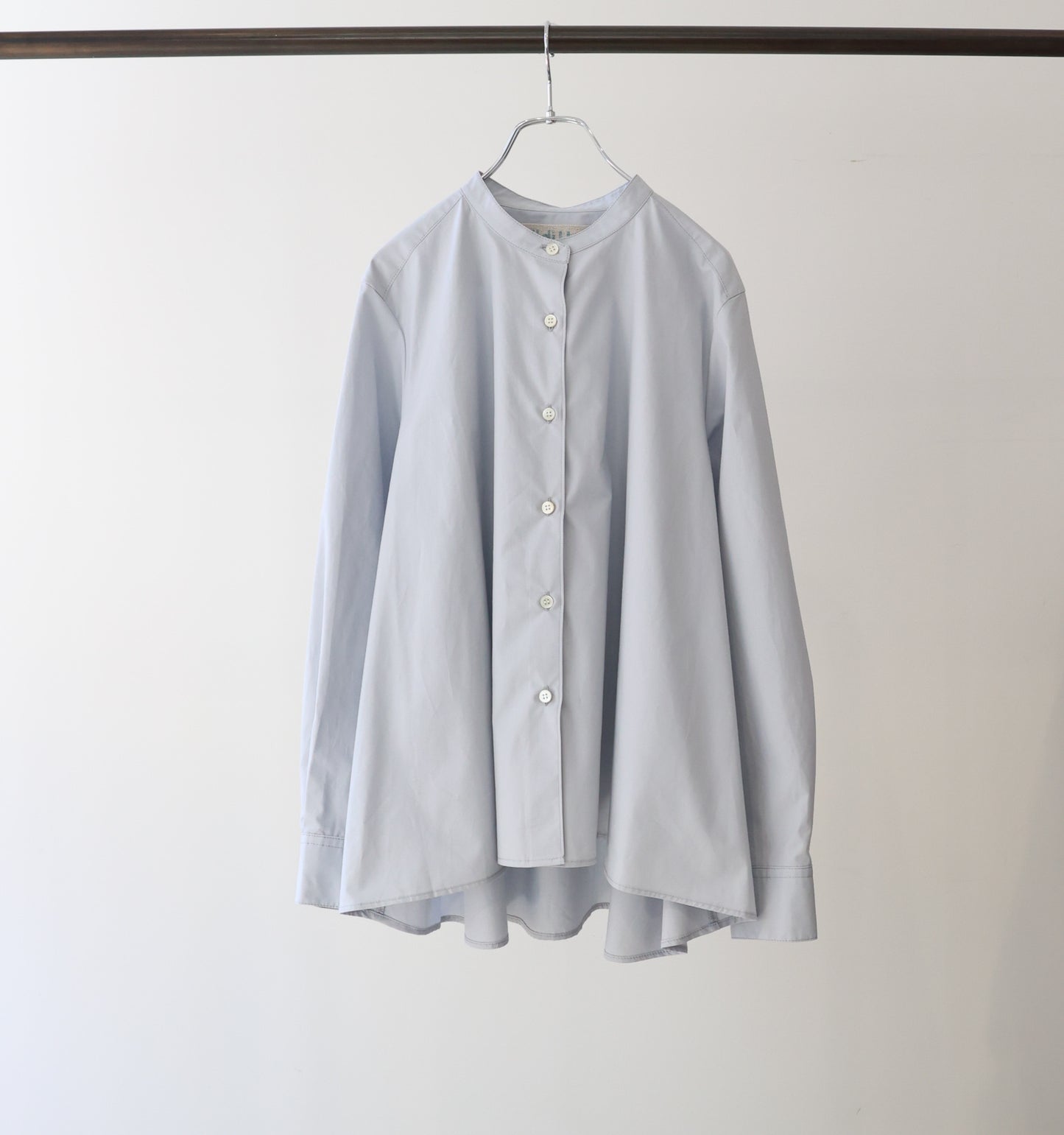 A line band collar shirt