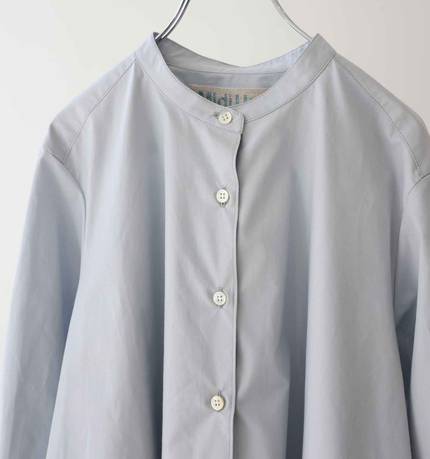 A line band collar shirt
