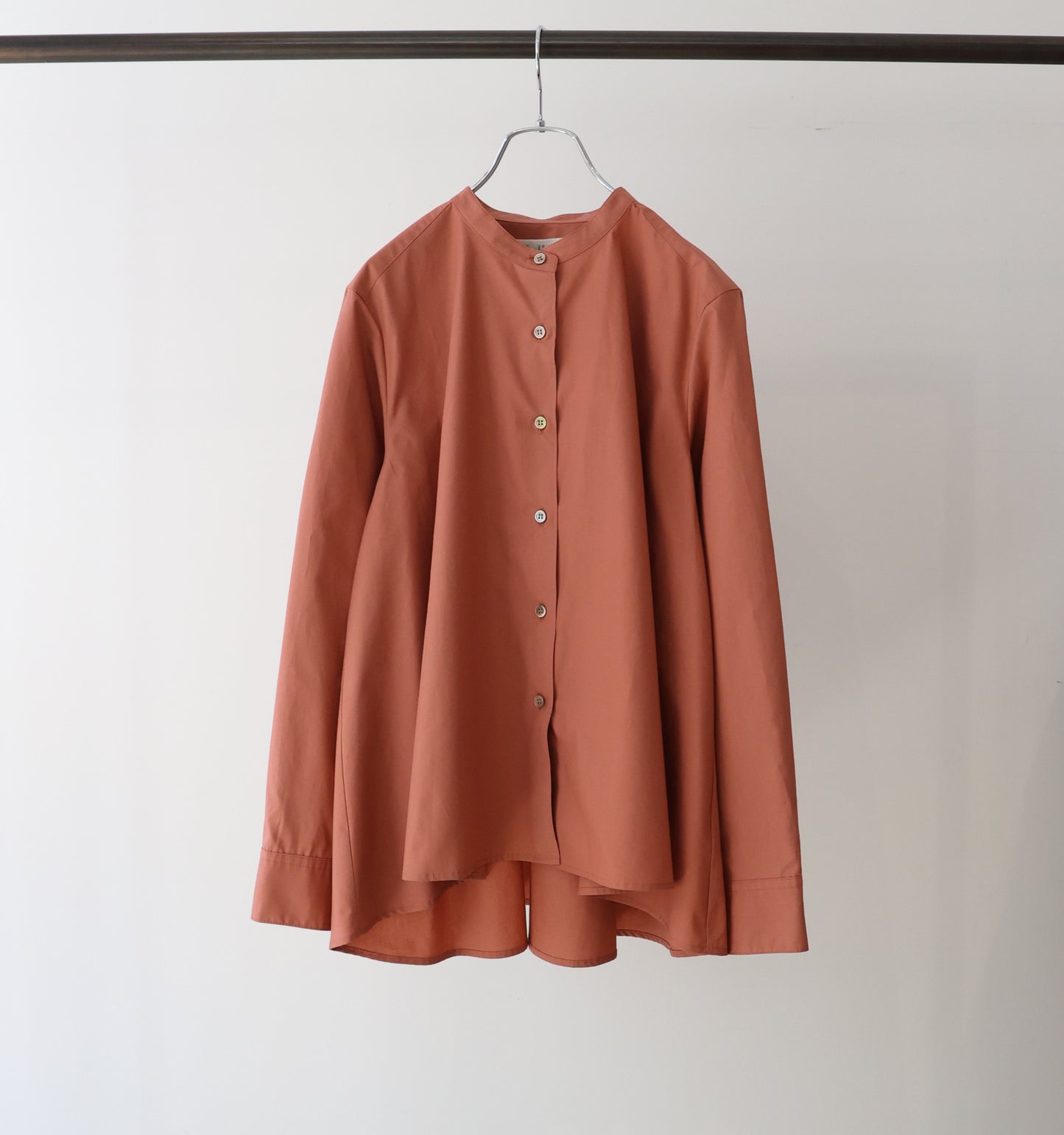A line band collar shirt