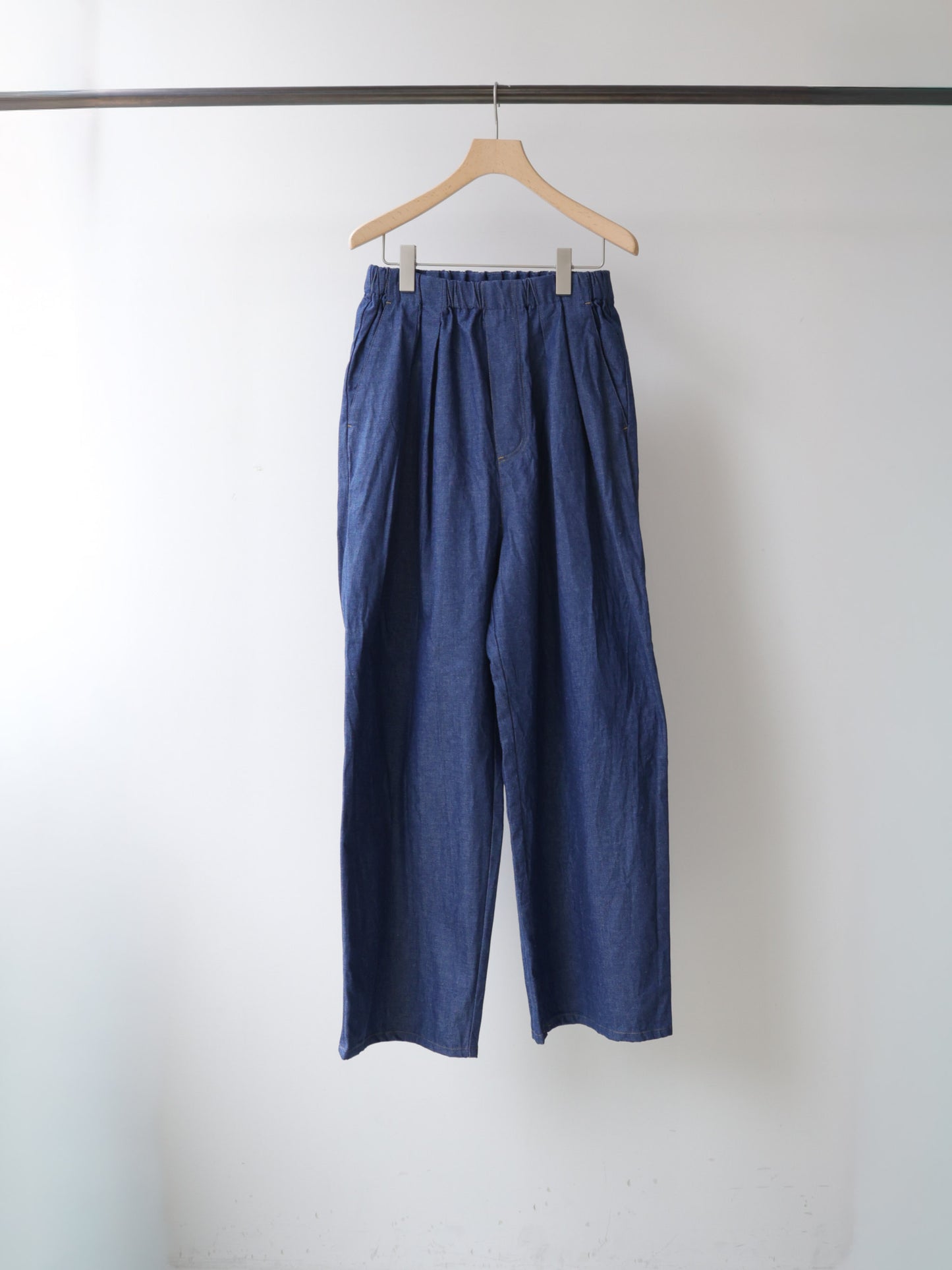 3-760282 denim wide tuck pants