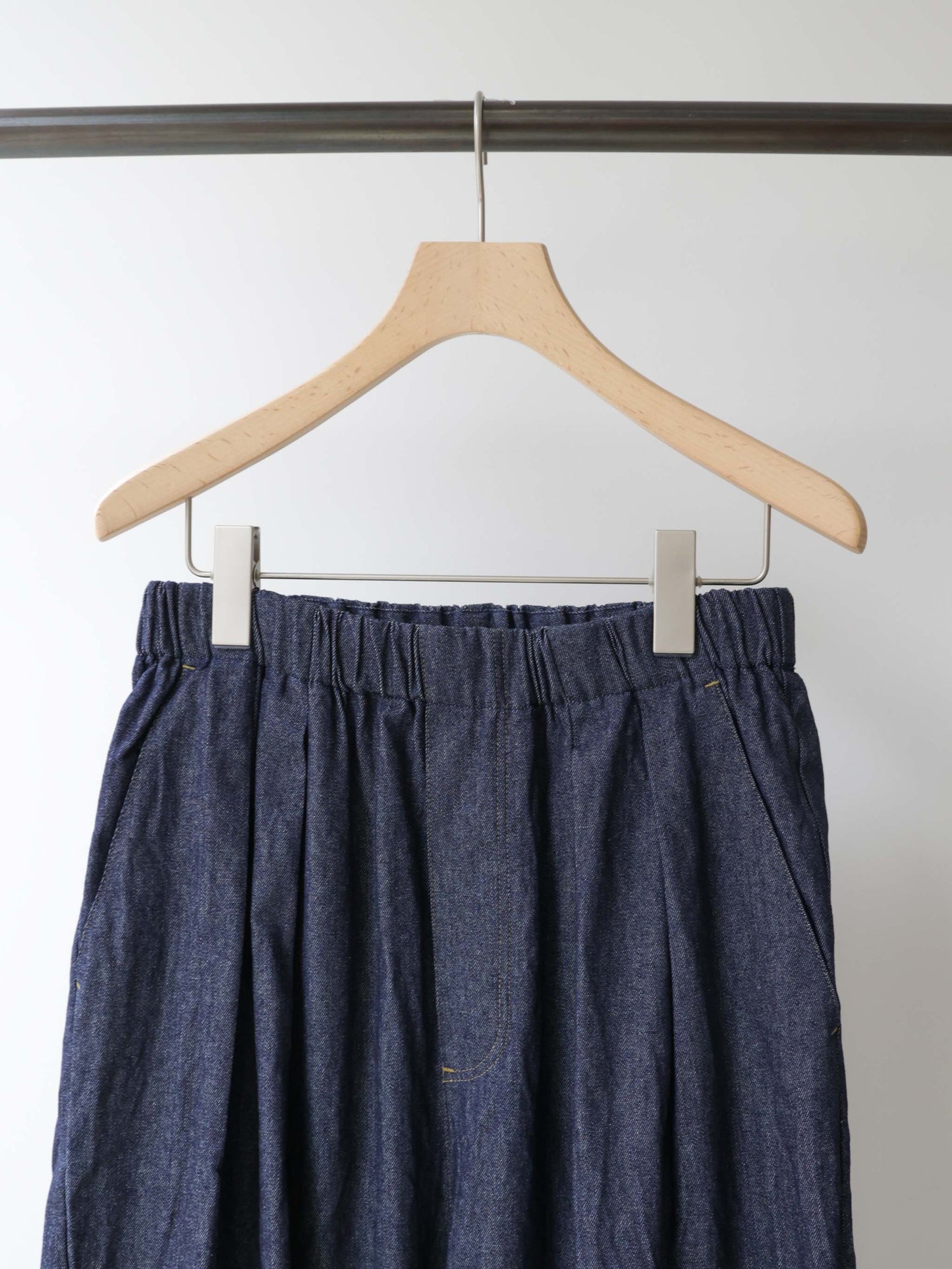 3-760282 denim wide tuck pants