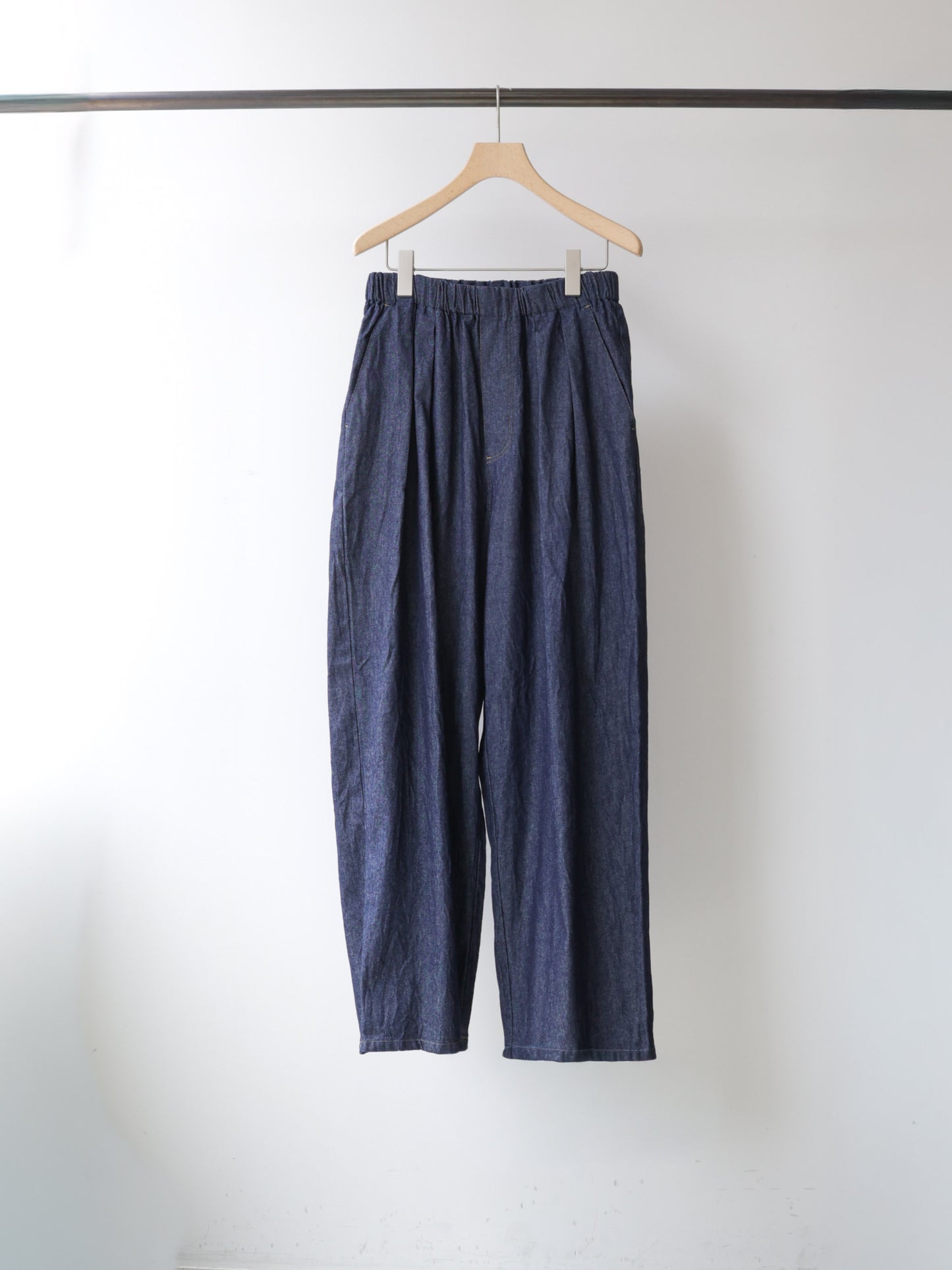 3-760282 denim wide tuck pants
