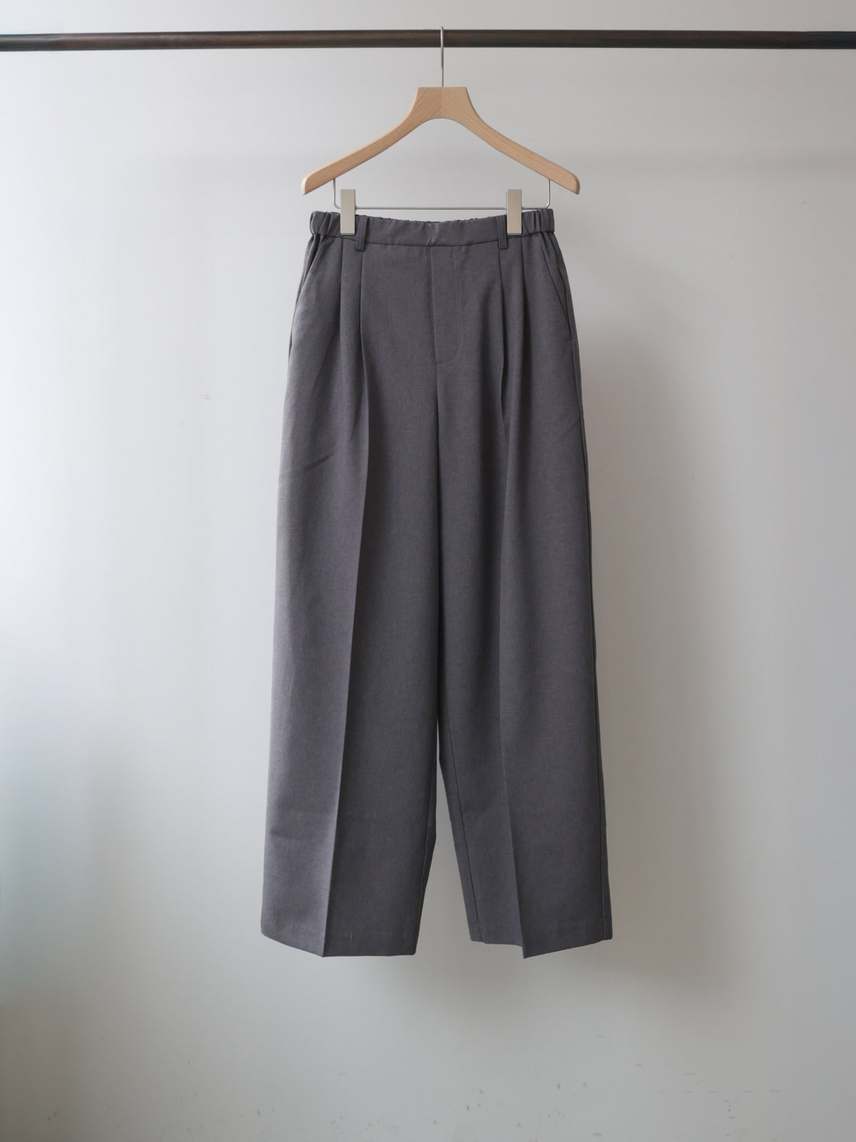 3-760308 wide tuck slacks pants