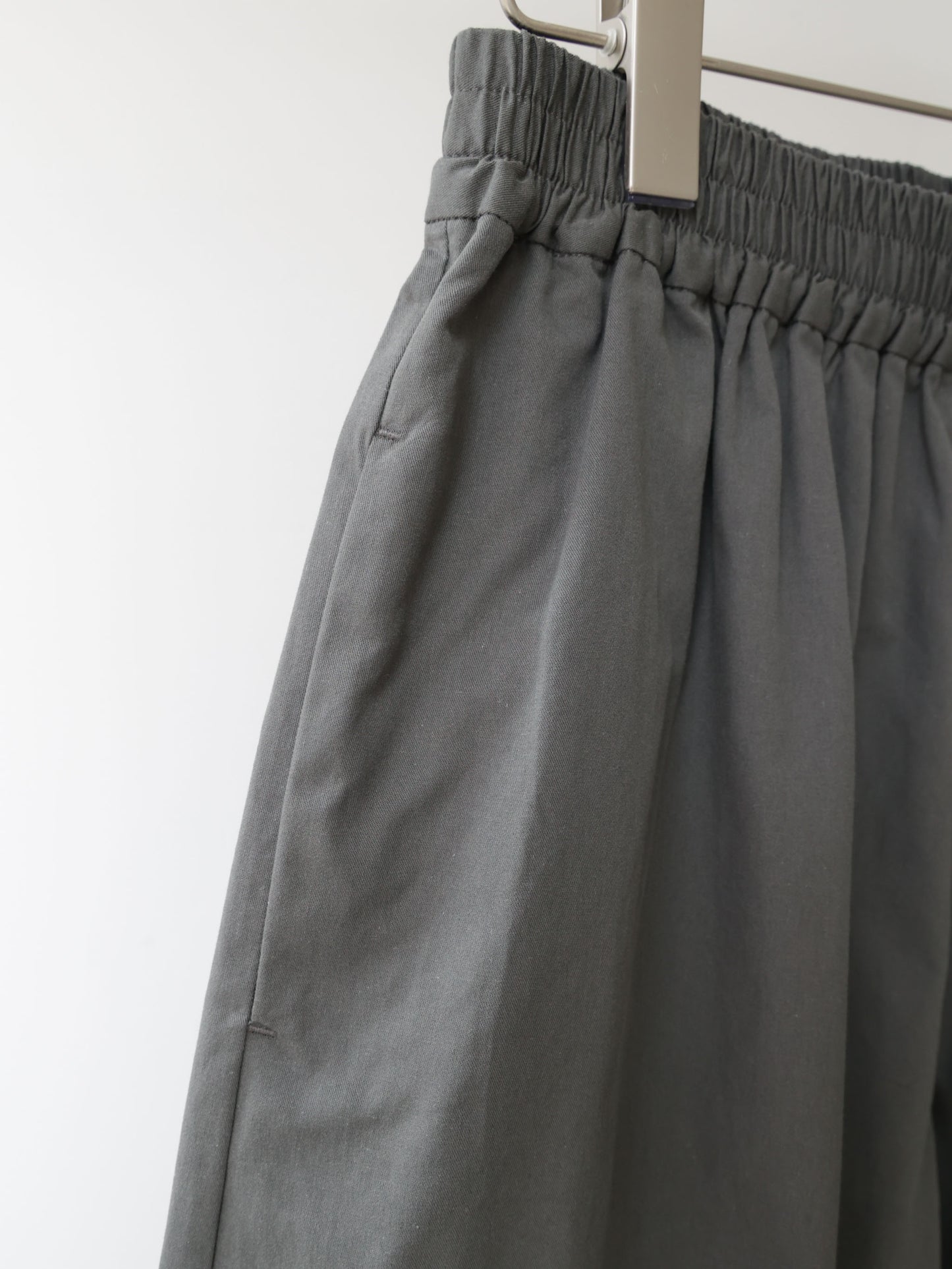 3-760309 wide easy cropped pants