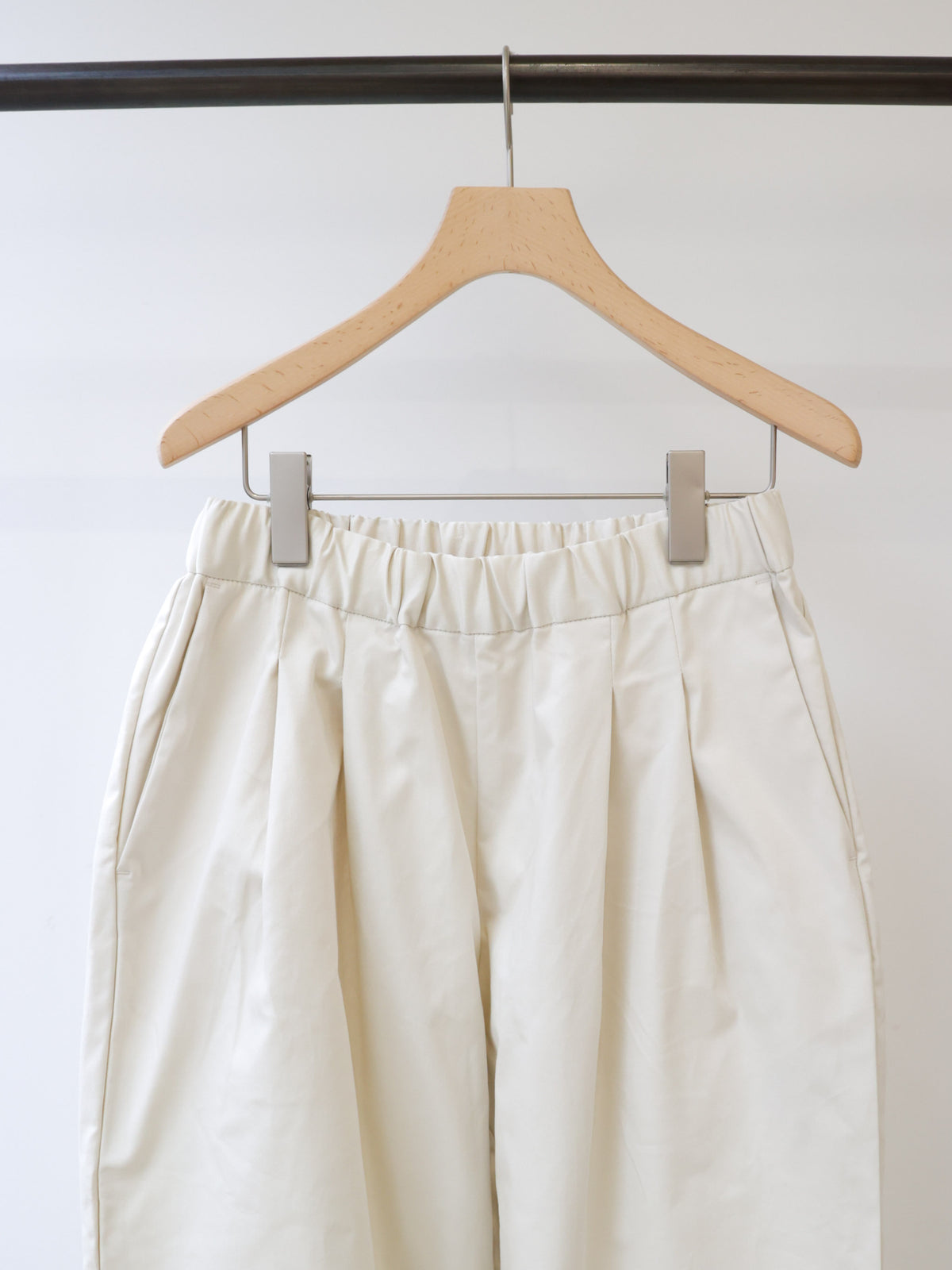 3-760330 color tuck chino easy pants