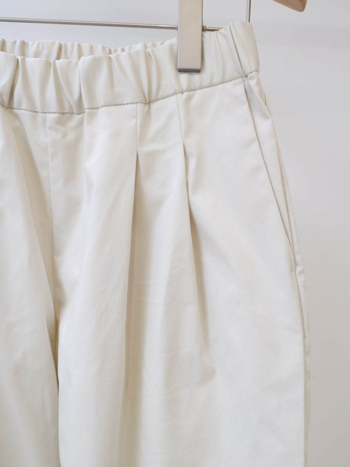 3-760330 color tuck chino easy pants