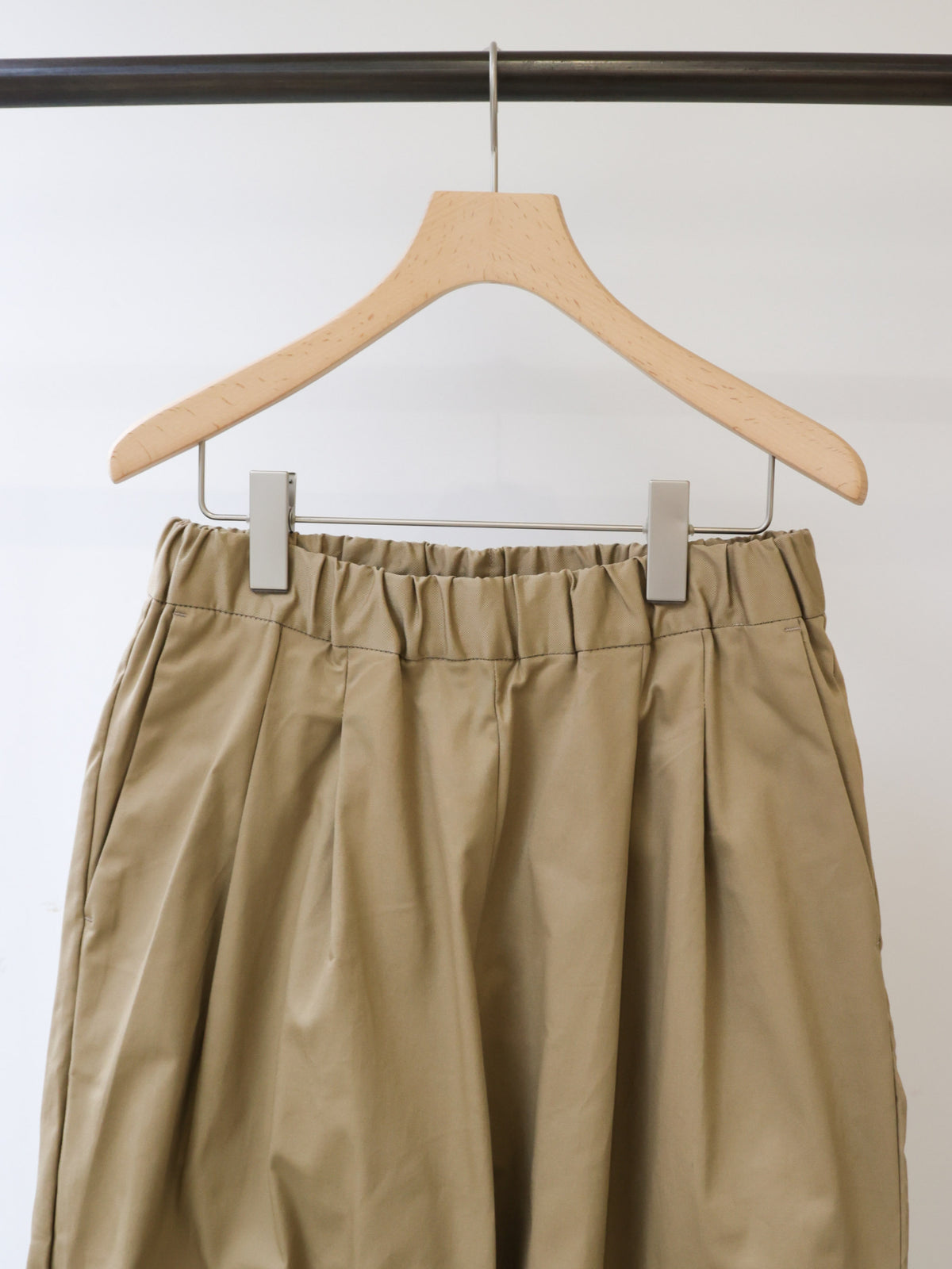 3-760330 color tuck chino easy pants