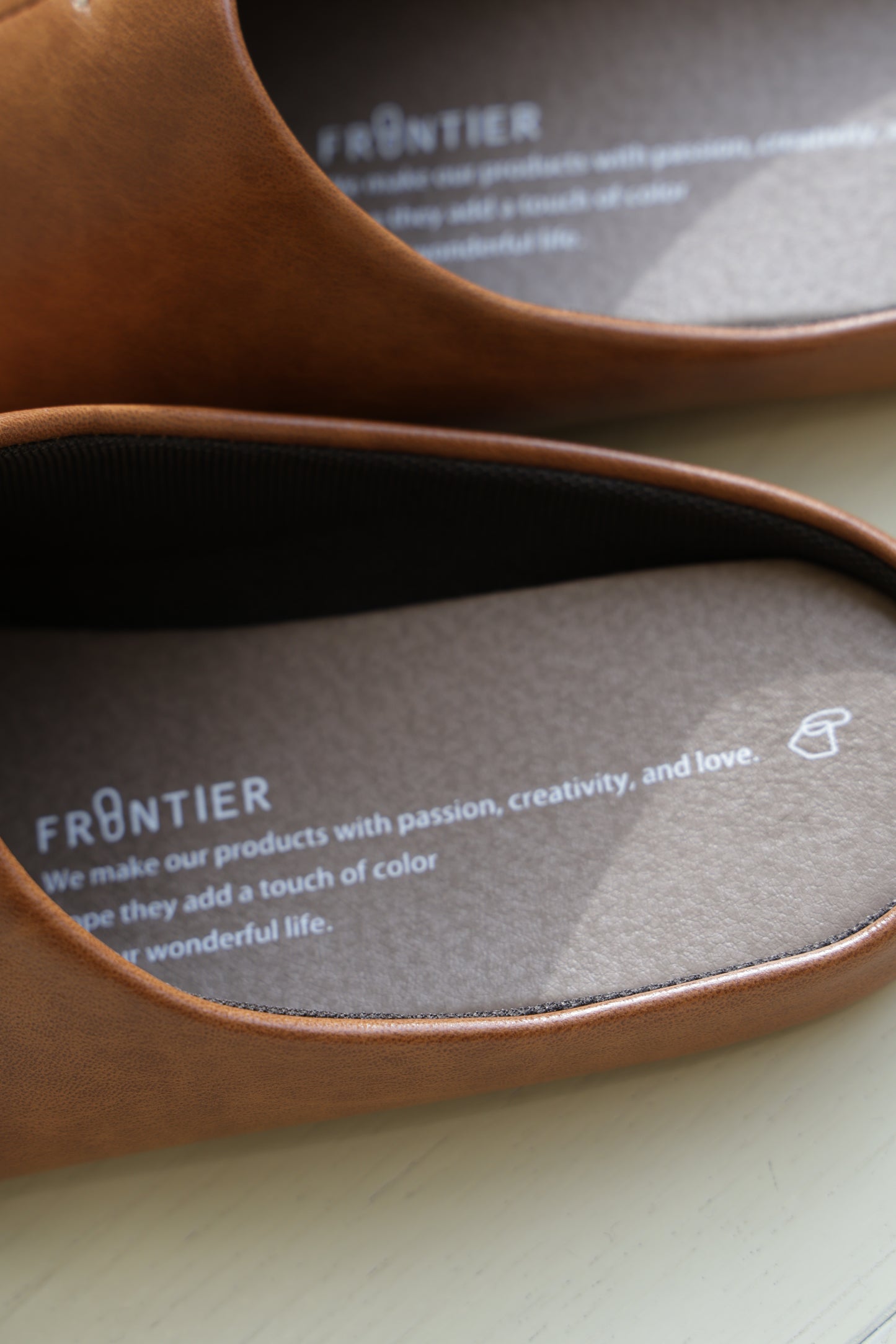 room's / FRONTIER
