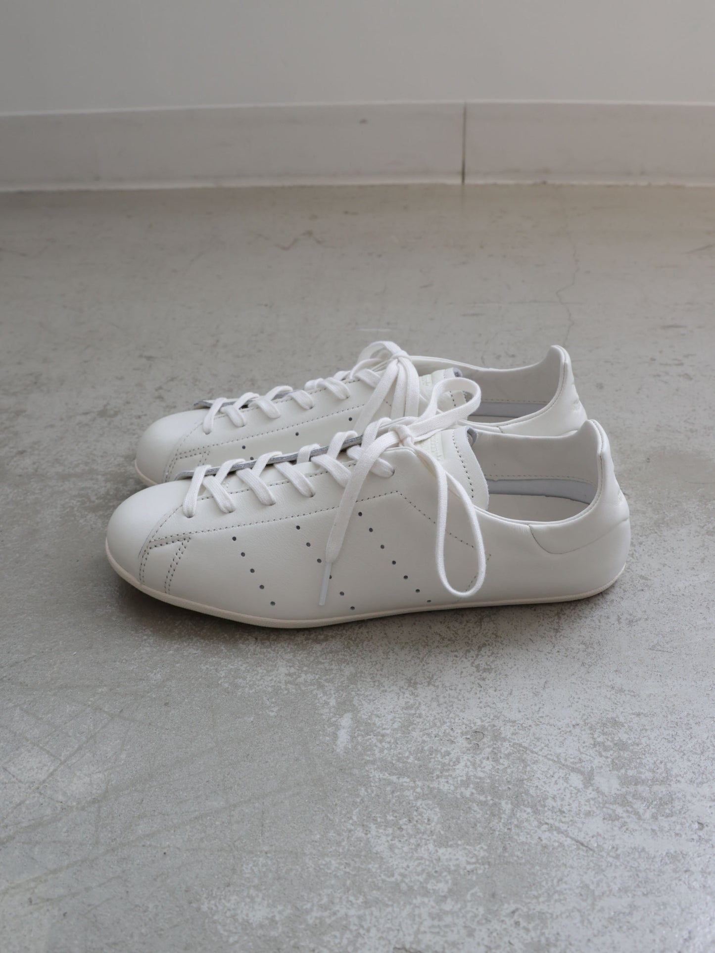 63A0189303 STAN SMITH LO PRO W / JR5700 / adidas