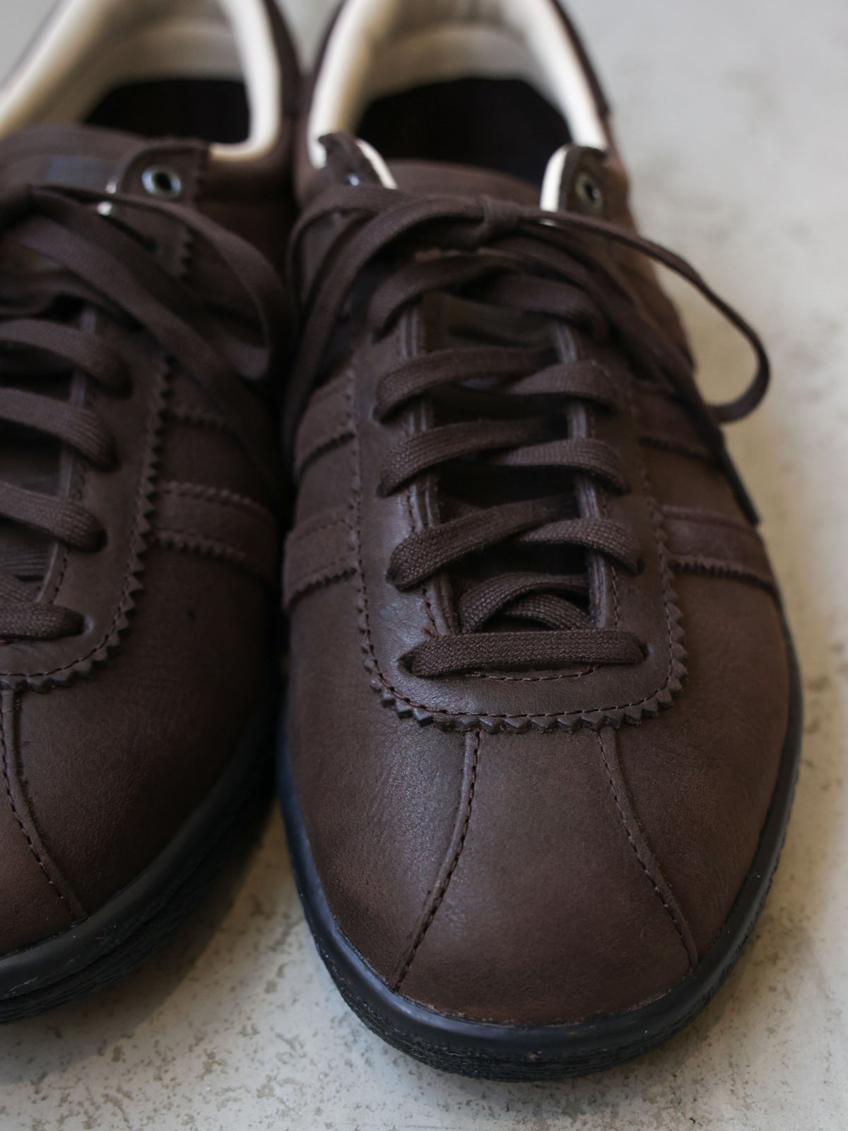 63A0189307	adidas KJ4905 TOBACCO
