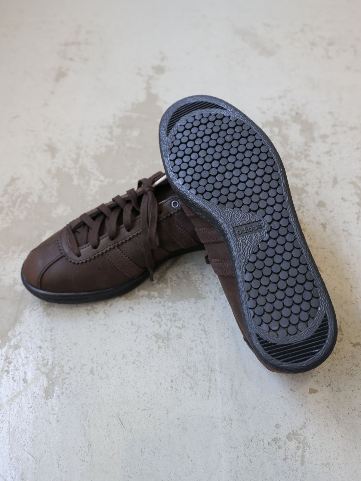 63A0189307	adidas KJ4905 TOBACCO