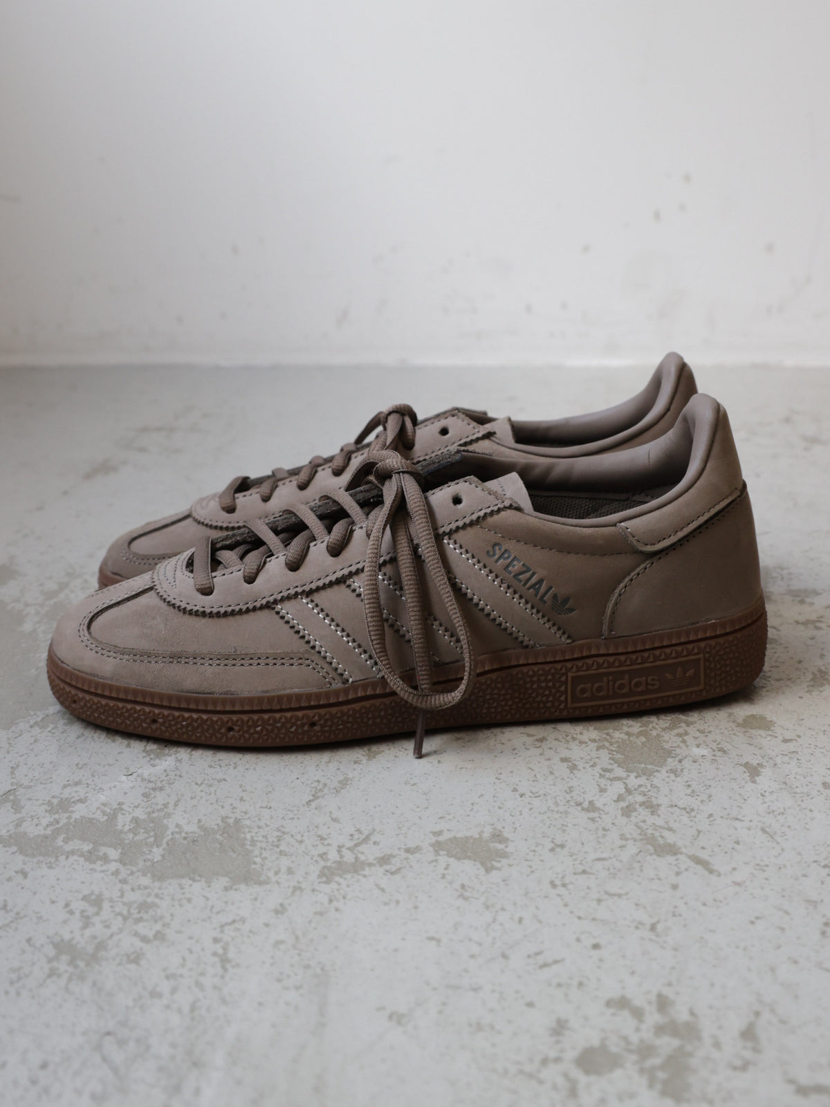 63A0189308	adidas KJ9852 HANDBALL SPEZIAL