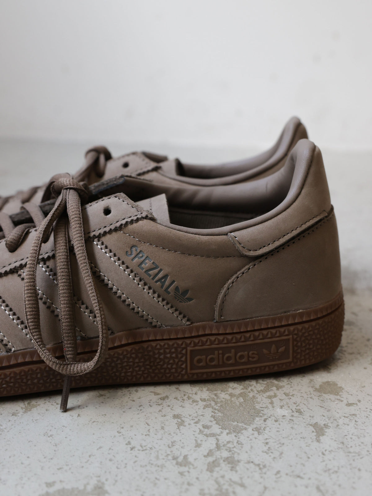 63A0189308	adidas KJ9852 HANDBALL SPEZIAL