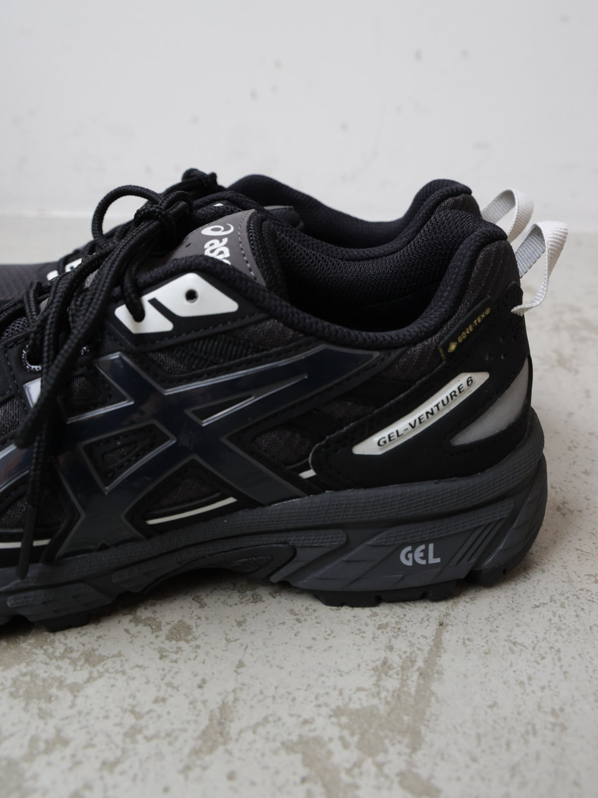 63A0279302	1203A560 GEL-VENTURE 6 GTX/asics